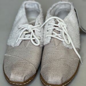 TOMS Bota Natural Plush Booties.